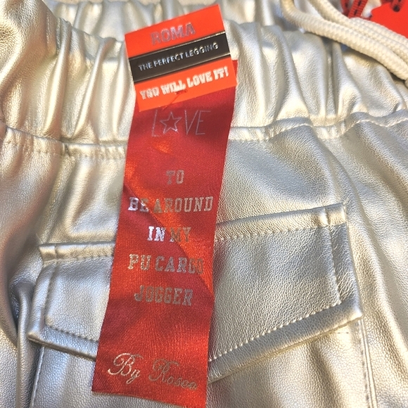 BUTTER SOFT ☆ SILVERì METALLIC ☆ FAUX LEATHER CARGO PANTS ☆ 2x ☆ NWT - Picture 8 of 11